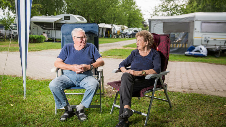 Lieselotte und Arnold Kelzenberg sind Stammgäste auf dem Campingplatz Lux Oase. Sie kommen seit 13 Jahren in die idyllische Anlage.
