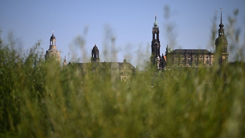 Bei sommerlichen Temperaturen von bis zu 27 Grad Celsius bleibt es am Samstag wolkig, vielerorts gibt es aber auch heitere Abschnitte.