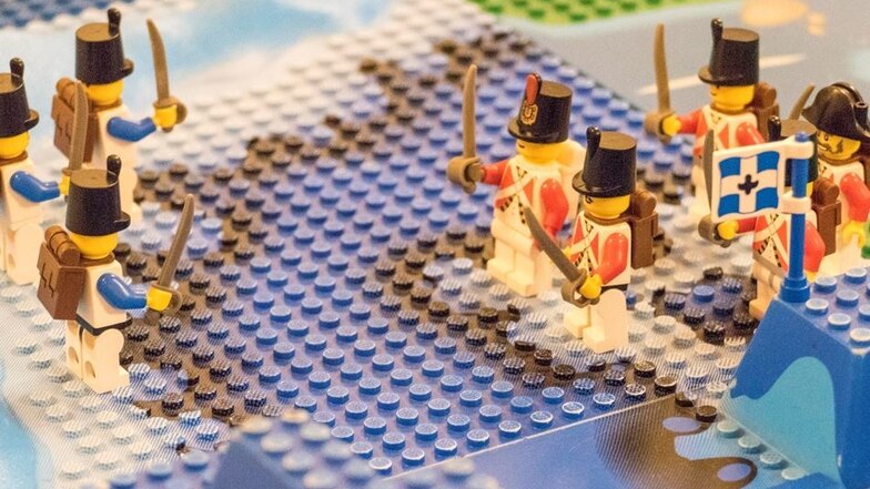 Die Fantasie der Kinder kannte keine Grenzen. Bei den Lego-Tagen in Gröditz erbauten sie die verschiedensten Gebäude und Figuren. Vom Pferdestall über ein riesiges Haus mit Palmen und Balkonen bis hin zu zwei verfeindeten Soldatenheeren war alles dabei.