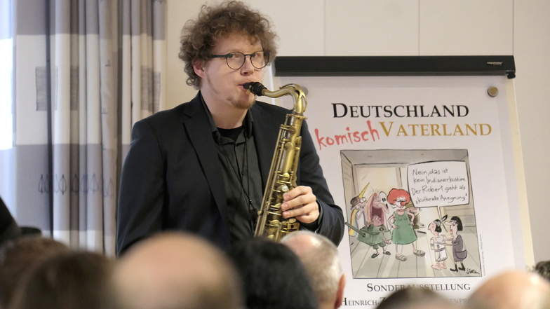 Musiker Markus Pötschke begleitete die Preisverleihung am Saxofon.