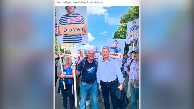 Dieses Bild von der Berliner Corona-Demonstration veröffentlichte Karsten Hilse (rechts) auf seiner Facebookseite.