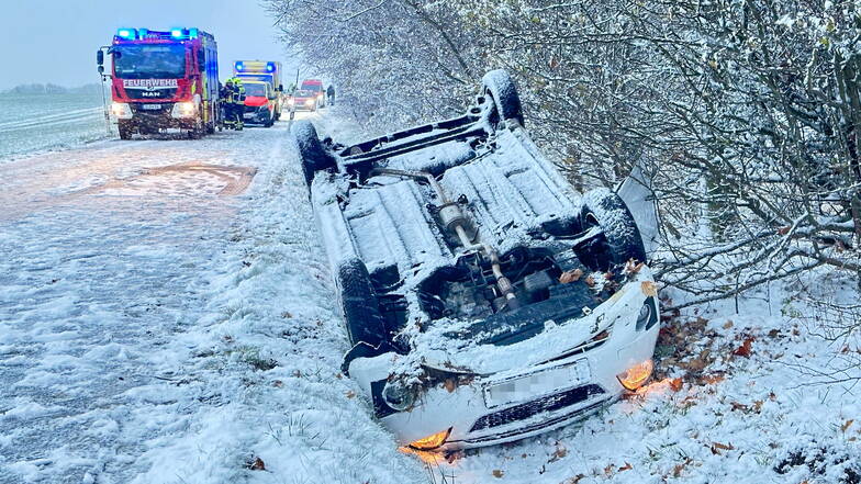 Unfälle und Staus nach Schneefällen in Sachsen