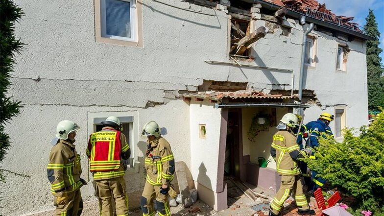 In Weinböhla ist es am Samstagmorgen zu einer Explosion in einem Einfamilienhaus gekommen.