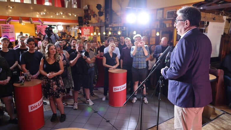 In einer ersten Rede fordert der Parteichef eine Erneuerung der Linken.