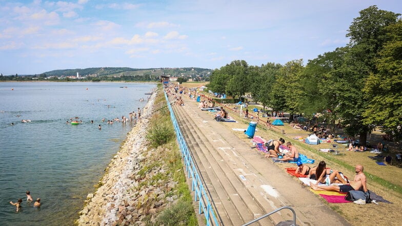 Das Sonnenbad am Stauseebad Cossebaude war noch am vergangenen Wochenende möglich. Nun sind die Temperaturen gefallen und die Freibadsaison ist vorbei.