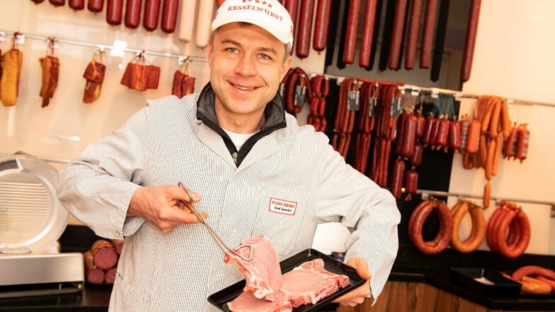 Fleischermeister Bernd Gawalski vom Roten Haus hat gesundheitliche Probleme. Deshalb soll die traditionsreiche Großenhainer Fleischerei in neue Hände übergehen.