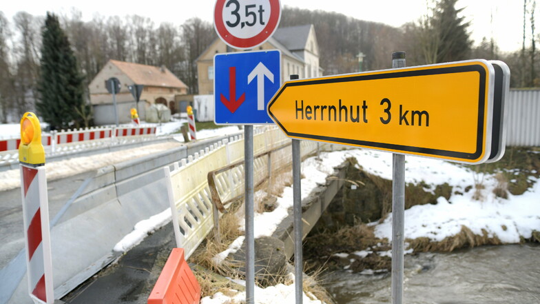 Die desolate Brücke in Rennersdorf soll ab April erneuert werden. Sie verbindet die Straße am Abzweig Rittermühle mit der Rennersdorfer Hauptstraße.