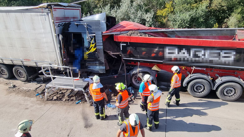 Lastwagenfahrer stirbt bei schwerem Unfall auf der A9 am Schkeuditzer Kreuz