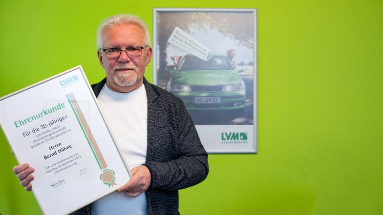 Nach über 30 Jahren bei der Versicherungsfirma gibt Bernd Höhne das Büro in Roßwein schweren Herzens auf.