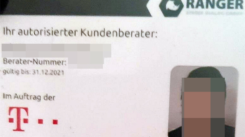 So sieht der Ausweis eines richtigen, von der Telekom beauftragten Mitarbeiters aus, wie er am Montag in Heidenau unterwegs war.