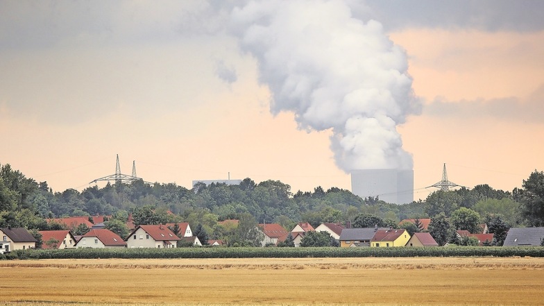 Wohl noch einige Jahre wird es aus den Kühltürmen des Kohlekraftwerks Lippendorf dampfen. Dabei hatte Leipzigs OB angekündigt, viel eher unabhängig von Braunkohle sein zu wollen.