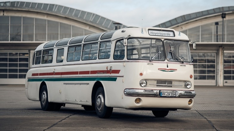 Das ist der Ikarus-Reisebus, mit dem's am 27. April ins Seenland geht.