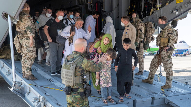 Über Taschkent fliegt die Bundeswehr afghanische Ortskräfte nach Deutschland in Sicherheit.