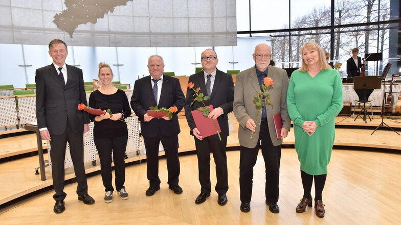 SOE: Besondere Ehrung für vier Ehrenamtler im Landtag