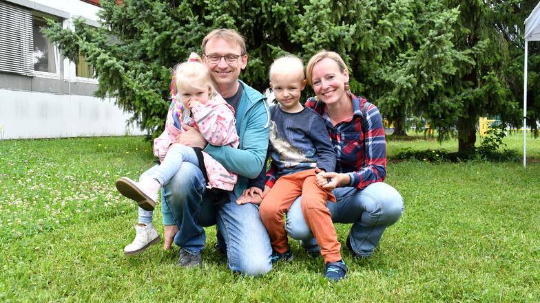 Tobias und Christiane Reinhard mit ihren Kindern Fiona und  Fabian.
