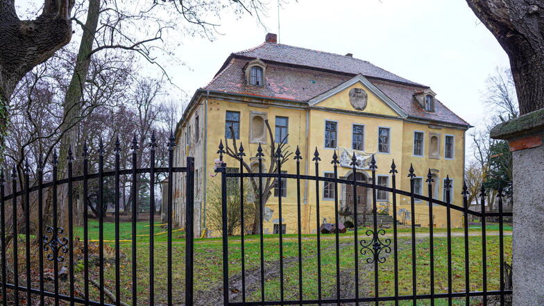 So sah das Radiborer Schloss vor Beginn der Sanierung aus.