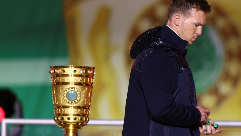 Schwerer Gang: RB-Cheftrainer Julian Nagelsmann läuft nach dem Finale am DFB-Pokal vorbei.