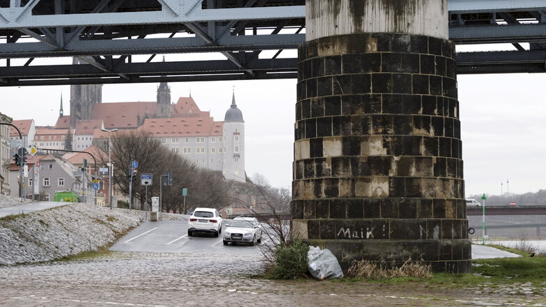 Was passierte am Morgen des 2. Januars an der Eisenbahnbrücke? Diese Frage wird gegenwärtig von der Kriminalpolizei geklärt.