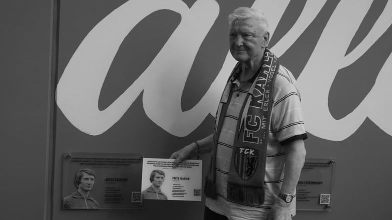 Der Chemnitzer Meisterspieler Fritz Feister ist im Alter von 81 Jahren gestorben. Das Foto zeigt ihn am 20. Juli dieses Jahres bei der Einweihung der Legendenwand im Stadion.