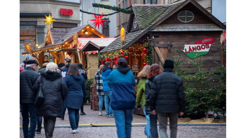 Der Canalettomarkt in Pirna lauft bis zum 23. Dezember und geht nach Weihnachten in die Verlängerung.