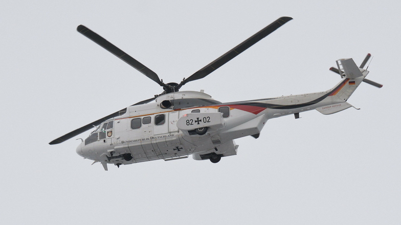 Dieser Hubschrauber von der Flugbereitschaft der Bundesregierung hat am Montag im Osterzgebirge trainiert.