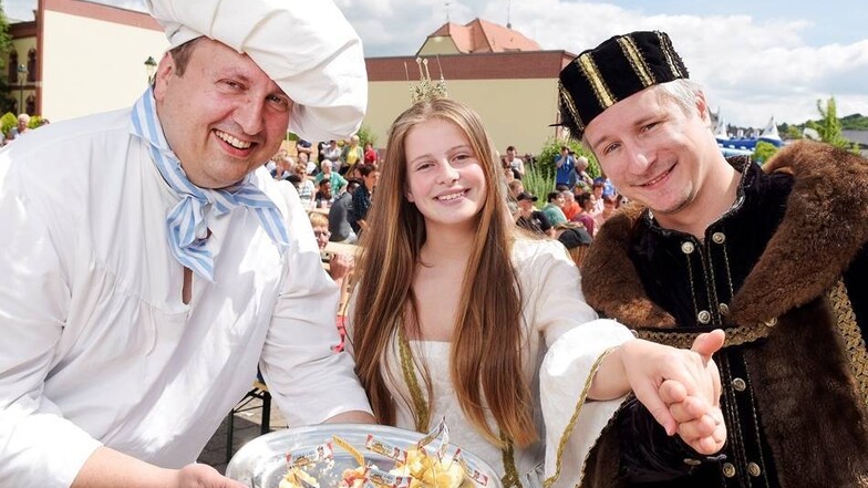 Beim Kinder- und Familienfest schauten auch die Märchenfigurne vom Mittelsächsischen Kultursommer vorbei: hier Oberhoftkoch Thomas von Ochsenschwanz, Prinzessin Vicky I und Proinz Falko I.