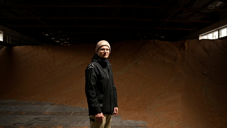 Landwirt Tobias Pelz aus Sachsen bleibt auf seinem Getreide sitzen. Der ukrainische Getreideimport ist ein Grund von vielen.