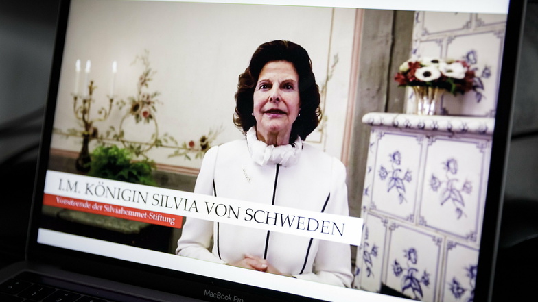 Königin Silvia von Schweden zertifiziert das demenzsensible St.-Carolus-Krankenhaus in Görlitz und gratuliert per Videobotschaft.
