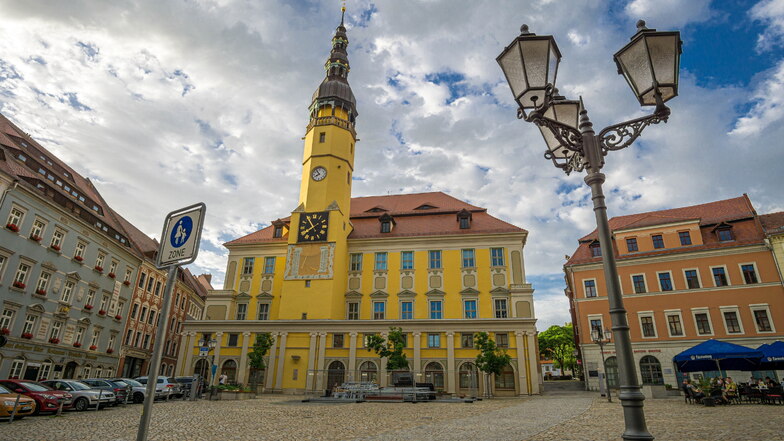 Die Stadt Bautzen sucht nun doch wieder einen Baubürgermeister, nachdem die Stelle in der Stadtverwaltung seit Ende 2022 vakant ist.