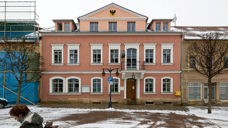 Das Rathaus von Bad Gottleuba. Mitarbeiter mussten bestätigen, nicht mit der Presse geredet zu haben.