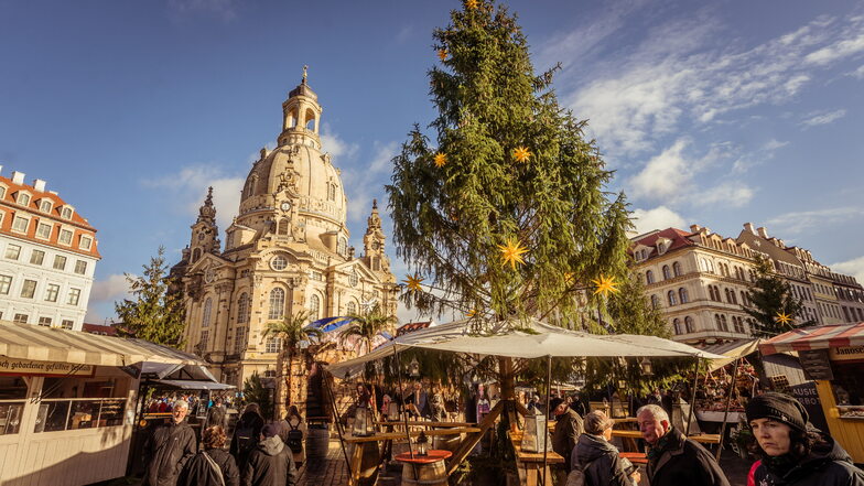 Advent auf dem Neumarkt heißt der kleine Weihnachtsmarkt vor der Dresdner Frauenkirche.