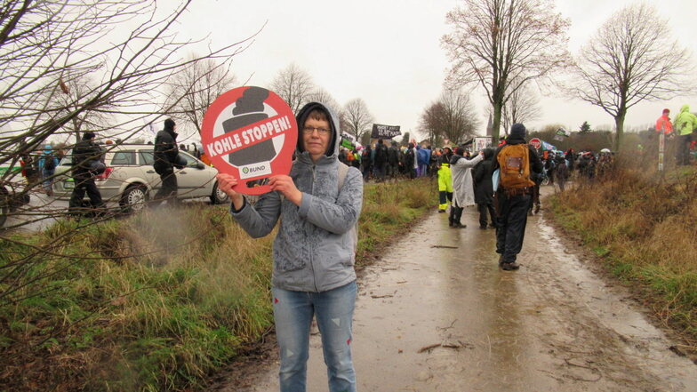Kerstin Richter war am 14. Januar in Lützerath zur Großdemo. Als Bildungsreferentin gibt sie Klimawandelseminare in ganz Sachsen. Nebenher ist sie noch in 13 Nichtregieriungsorganisationen organisiert, wie Nabu, Greenpeace und BUND.