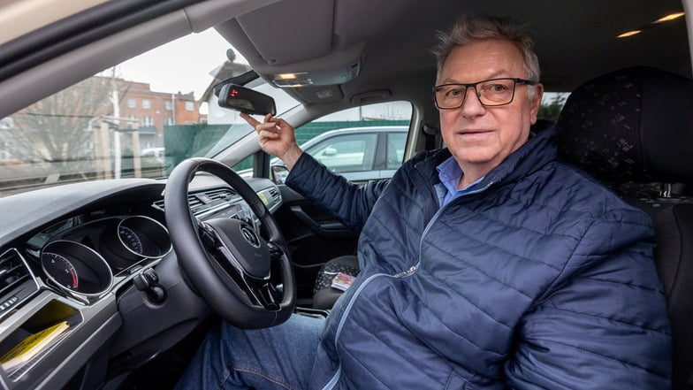 Taxiunternehmer Dietmar Schilhan aus der Gemeinde Bannewitz bezweifelt, dass sich höhere Taxigebühren vorteilhaft auf sein Taxigeschäft auswirken.