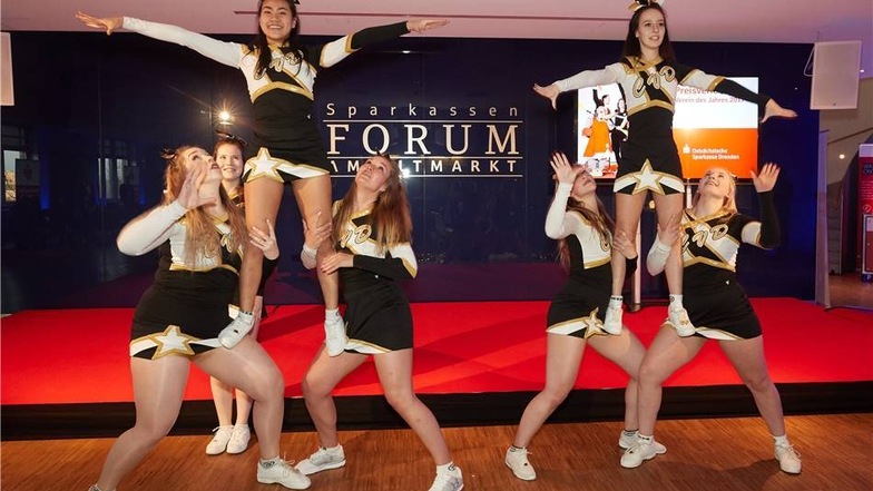 Der Cheerleader-Verein Dresden belegte in der Kategorie Sport Platz 2 – und promt zauberten die Mädels eine kleine Show auf die Bühne.