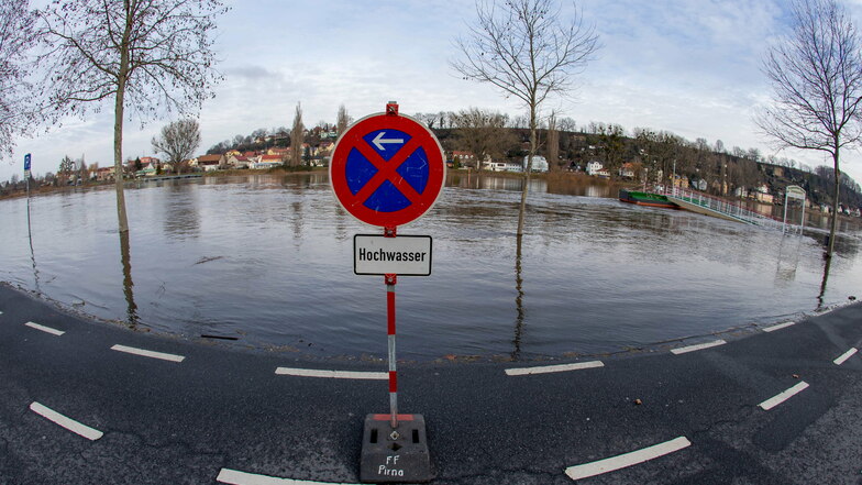 Elbeparkplatz in Pirna: wegen Hochwasser komplett gesperrt.