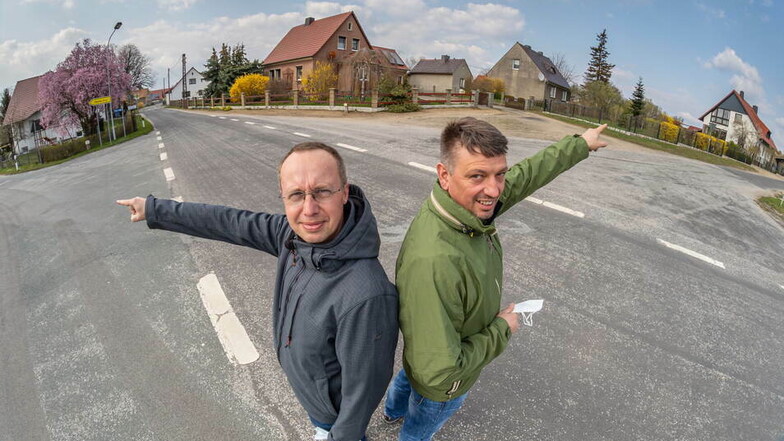 Die Biehainer Roland Höra (links) und Roland Barthel (rechts) wollen ihre Grundstücke an das öffentlich geförderte Glasfasernetz anschließen lassen.