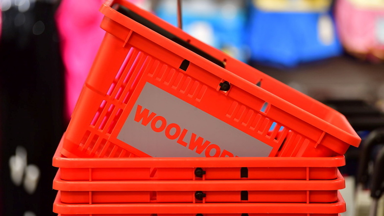 Charakteristisch für Woolworth sind die roten Einkaufskörbe.