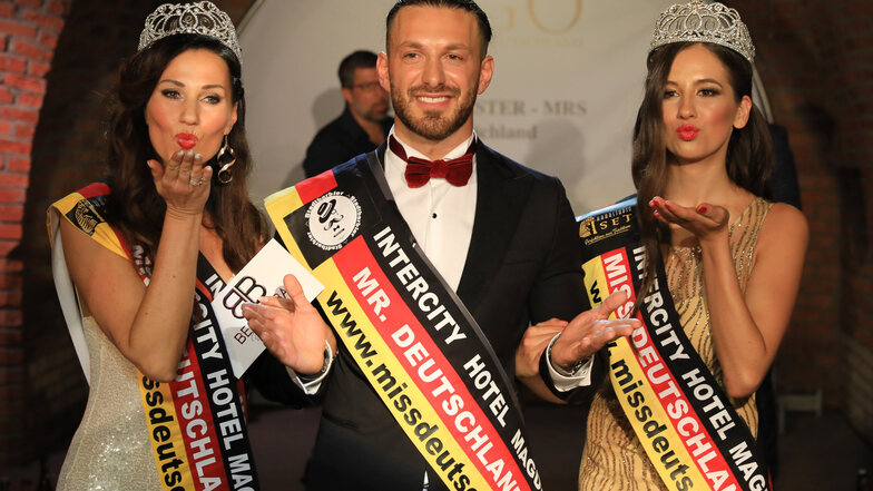 Lena Stöcker (l-r), Misses Deutschland 2019, Kayhan Kilbasoglu, Mister Deutschland 2019, und Philline Dubiel-Hahn, Miss Deutschland 2019,
