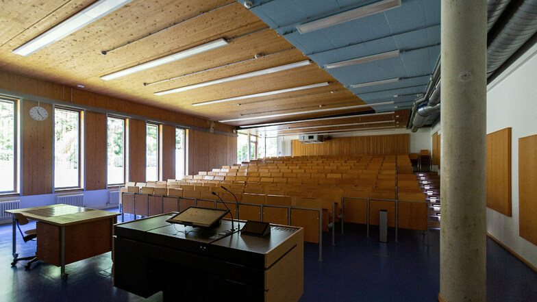 Der Hörsaal im Tharandter Judeich-Bau musste nach einem Wasserschaden saniert werden.