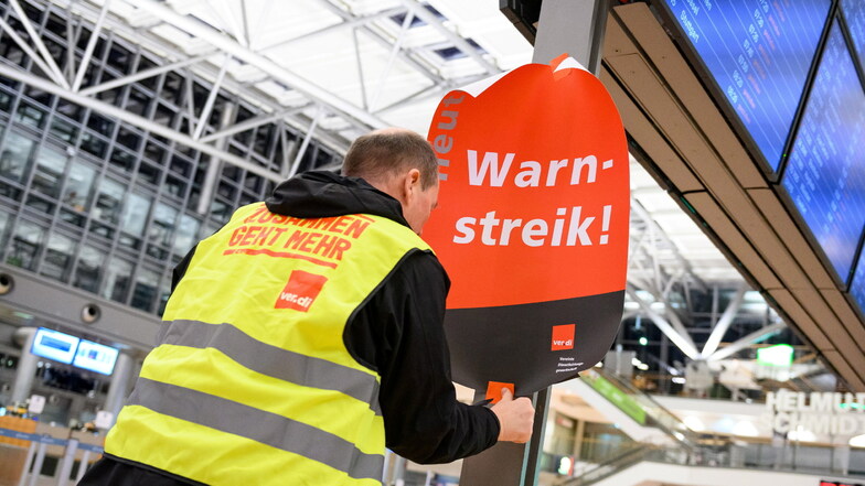 Am Hamburger Flughafen hat am Sonntagabend ein Warnstreik von Beschäftigten begonnen.