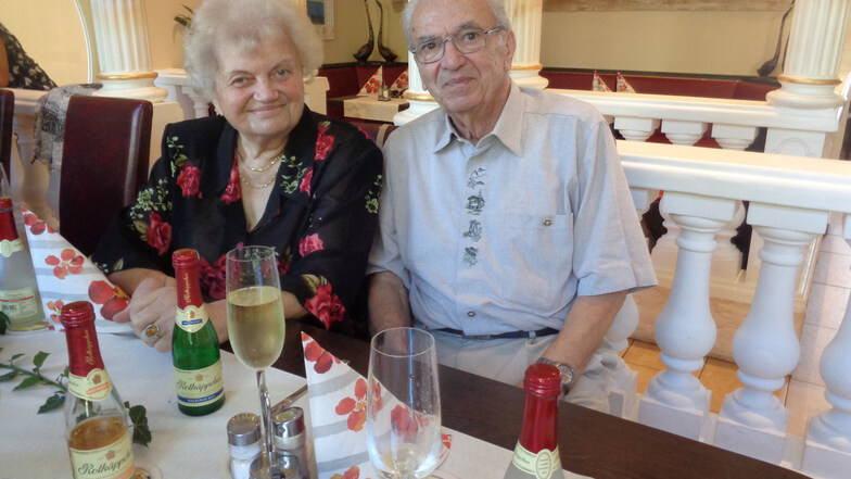 Ein Herz und eine Seele: Seit 57 Jahren sind Brigitte und Werner Bartsch verheiratet. Am Sonnabend wurde Werner Bartsch 85, seine Frau ist nur wenige Tage älter.