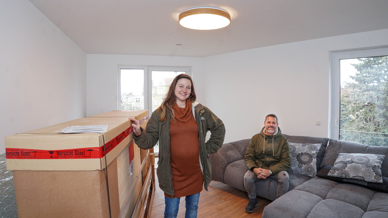 Sophia Helfer zieht demnächst mit ihrer Familie in den Neubau im Bautzener Villenviertel ein. Ihr Vermieter Silvio Bjarsch ist auch Bauherr und Investor des Gebäudes.