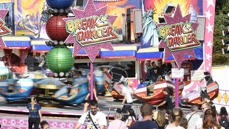 Rummelstimmung an der Burgker Straße: Einmal im Jahr ist Windbergfest - 2024 bei hochsommerlichen Temperaturen.