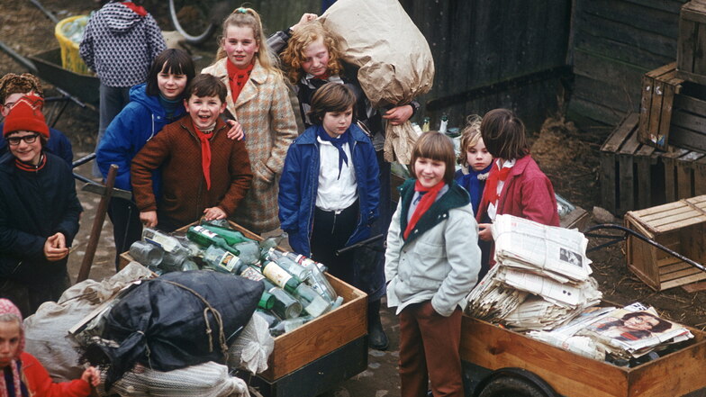 Recycling auf Ostdeutsch: Flaschen, Gläser und Altpapier wurden zu den Annahmestellen für Sekundärrohstoffe gebracht. Aus der Not wurde im DDR-Alltag die Tugend eines nachhaltigen Lebensstils.