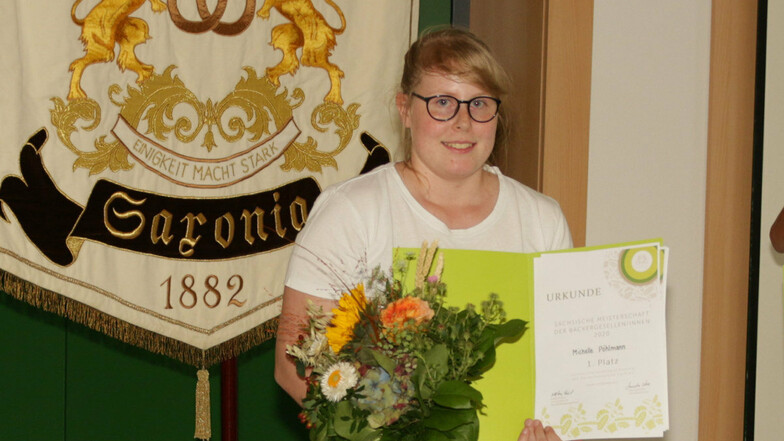 Michelle Pöhlmann mit ihrer Sieger-Urkunde.