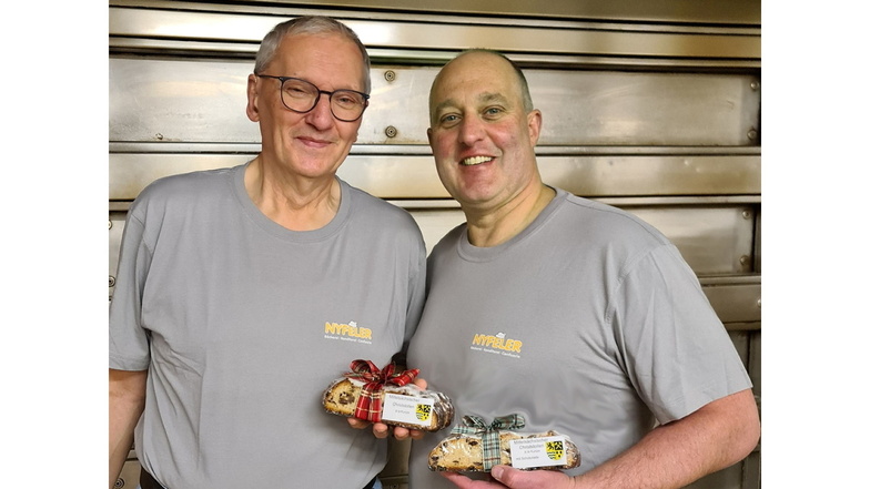 Dank dem Geringswalder Volker Kunze (links) verkauft Daniel Nyfeler in seiner Schweizer Bäckerei mittelsächsischen Stollen.