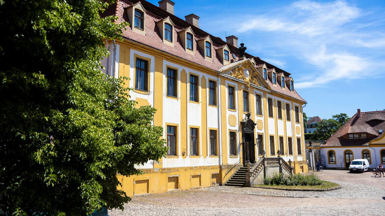 Das Barockschloss ist das Wahrzeichen von Diesbar-Seußlitz. Deshalb ist die Hoffnung unter den Einwohnern groß, dass darin endlich Leben einzieht.