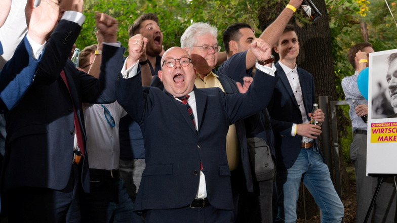 So sieht Freude über den Wahlsieg aus: Sachsens FDP-Chef Frank Müller-Rosentritt verliert für einen kurzen Augenblick die Fassung.