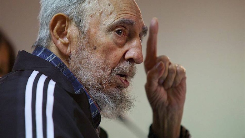 2012: Zur Präsentation seiner Memoiren spricht Castro in Trainingsjacke - letzte Hommage an eine langjährige Beziehung.