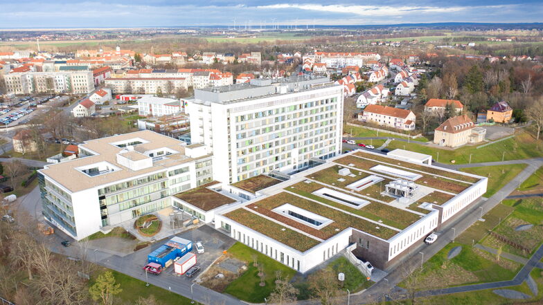 Das Riesaer Krankenhaus Ende des Jahres 2020.